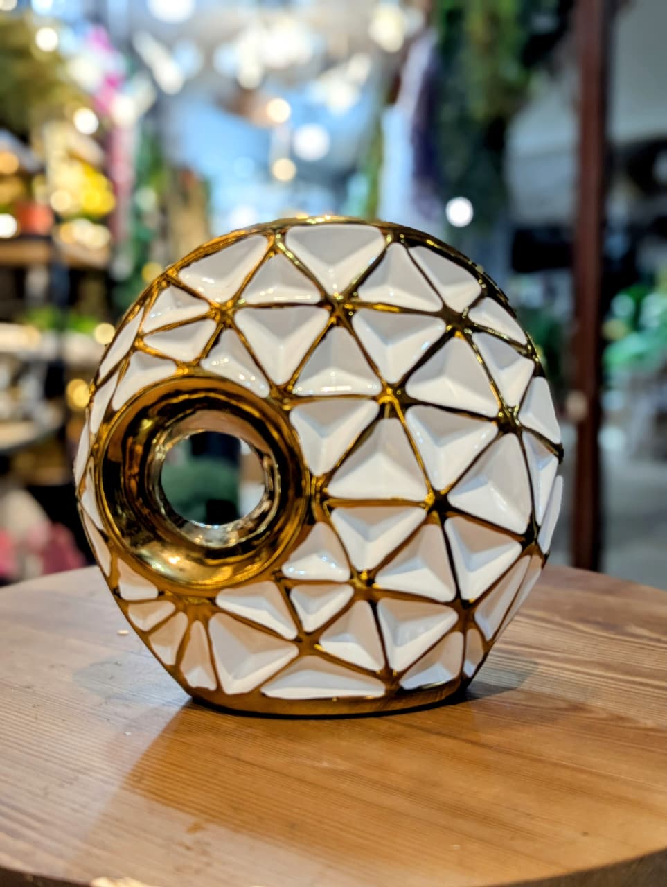 GEOMETRIC GOLD ACCENT VASE