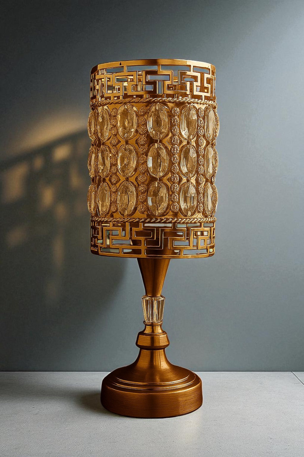 LUXURIOUS GOLD AND CRYSTAL TABLE LAMP