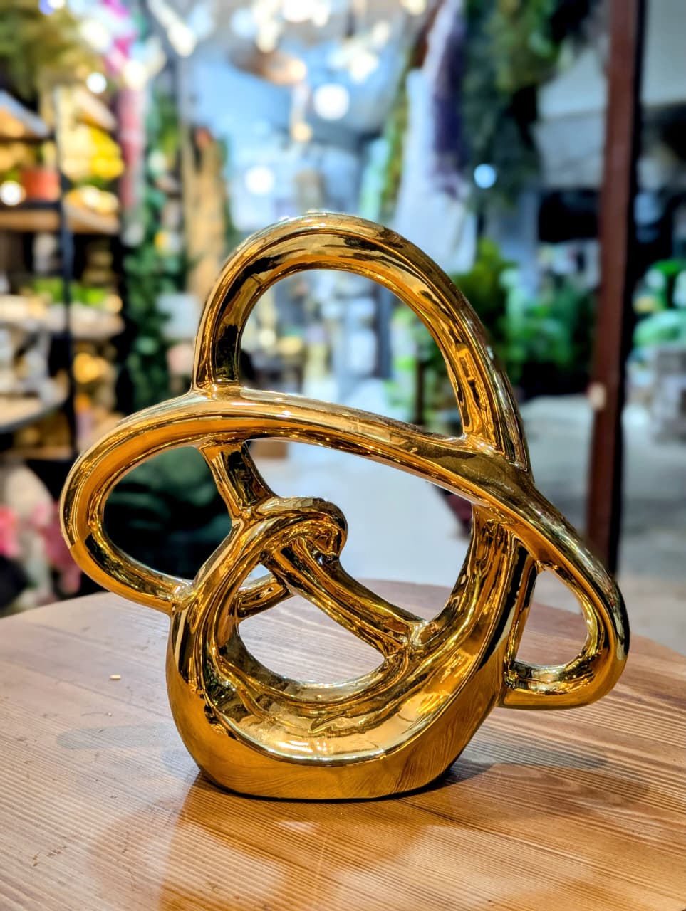 Modern Gold Knots Decor Ceramic Statue - Abstract Home Accent & Tabletop Figurine for Living Room, Bedroom, Bathroom, Office, Shelf, Mantel - Wedding, Coffee Table, Dining Room Centerpiece Decoration